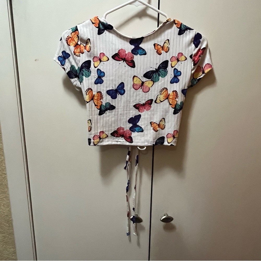 Butterfly Print Short Sleeve Crop Top with Lace Up Back, Size Medium
